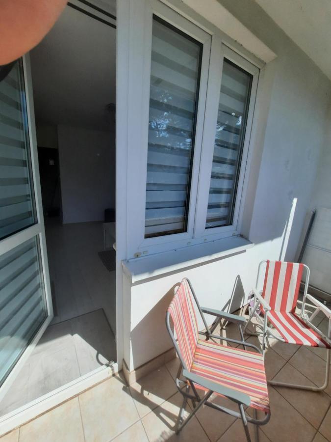 Apartament Zorzy Przy Instytucie Kardiologii Anin Apartamento Varsóvia Exterior foto