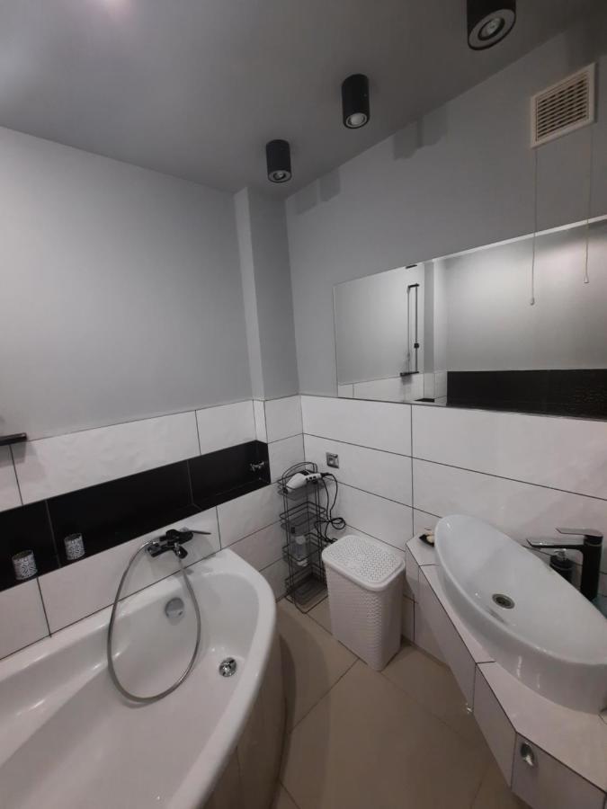Apartament Zorzy Przy Instytucie Kardiologii Anin Apartamento Varsóvia Exterior foto