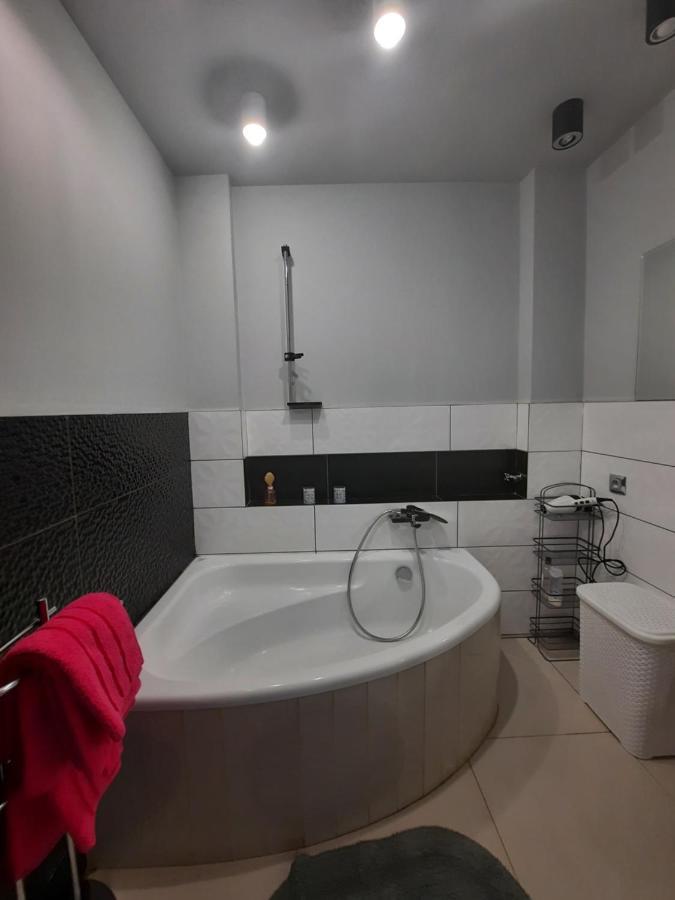 Apartament Zorzy Przy Instytucie Kardiologii Anin Apartamento Varsóvia Exterior foto